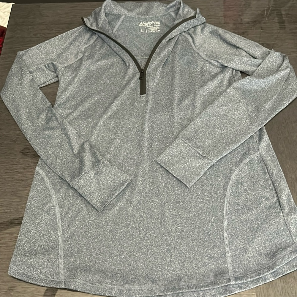 Latched Mama Lightweight Dry Fit Nursing Pullover Size Large